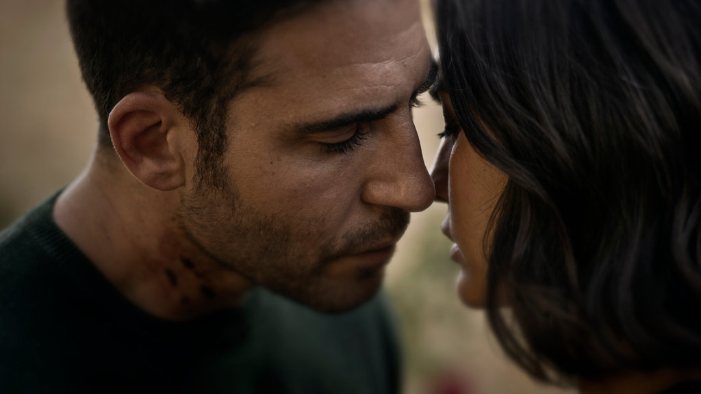 30 ezüst jelenet: Elena és Paco meg akarják csókolni egymást