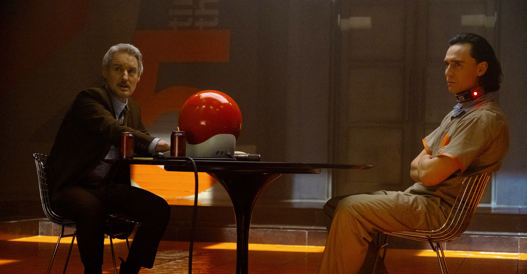 Loki és Mobius beszélget